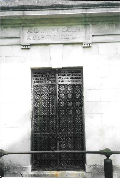 Byng, entrance doors