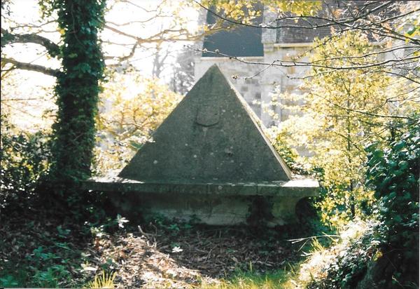 Leeson, pyramid