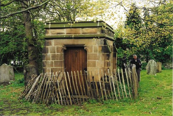 Palmer-Morewood, entrance