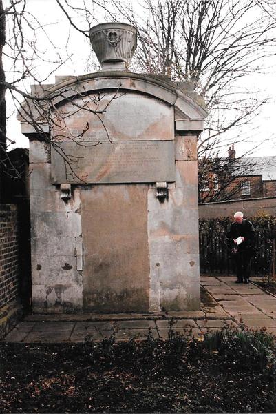 Raikes, Woodford, side view